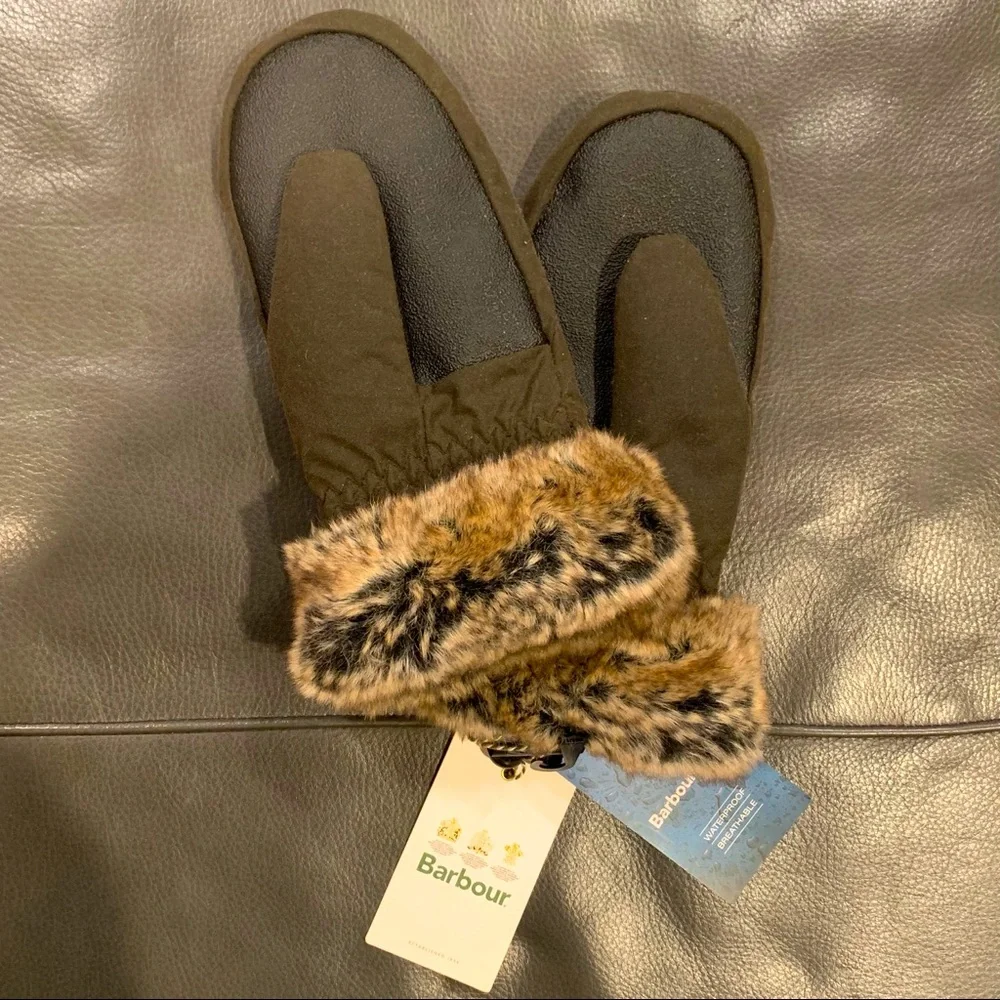 NWTs Barbour Waxed Mittens with Fur Trim